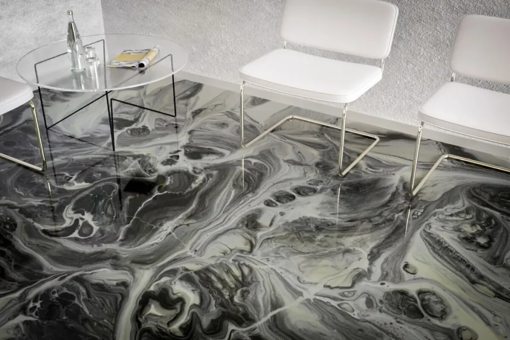 Suelo de cemento negro y grisáceo